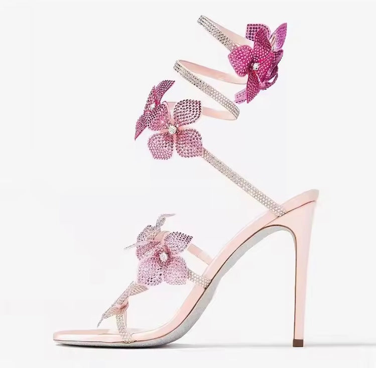 Sandales à Talons Hauts – Fleur en Cristal & Bride Fine à la Cheville