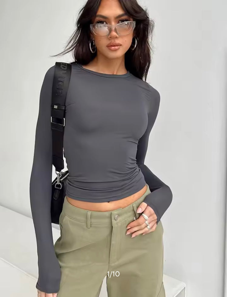 Top gris à manches longues – Coupe courte & basique