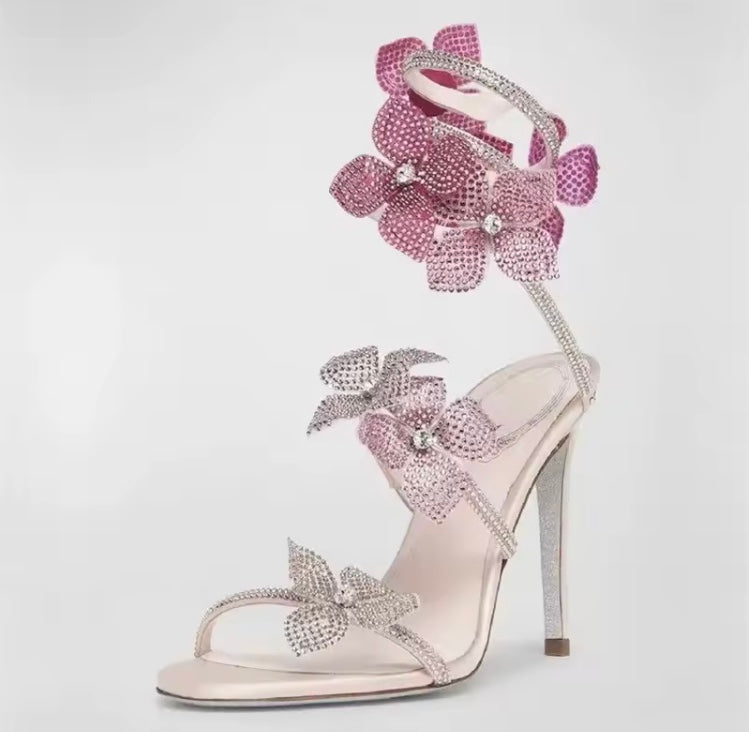 Sandales à Talons Hauts – Fleur en Cristal & Bride Fine à la Cheville