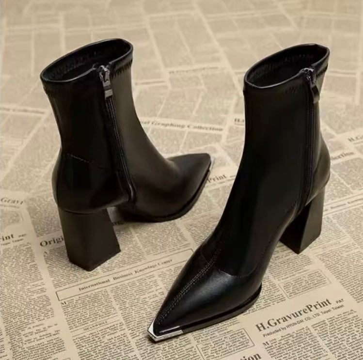 Bottines Chelsea Noires – Bout Pointu & Métal | Automne 2025