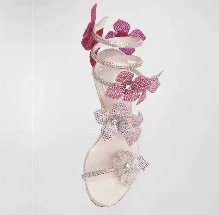 Sandales à Talons Hauts – Fleur en Cristal & Bride Fine à la Cheville