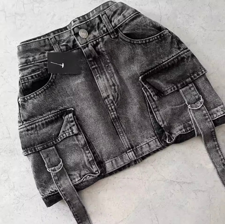 Ensemble Jupe en jean - à poches multiples et bretelles tendance