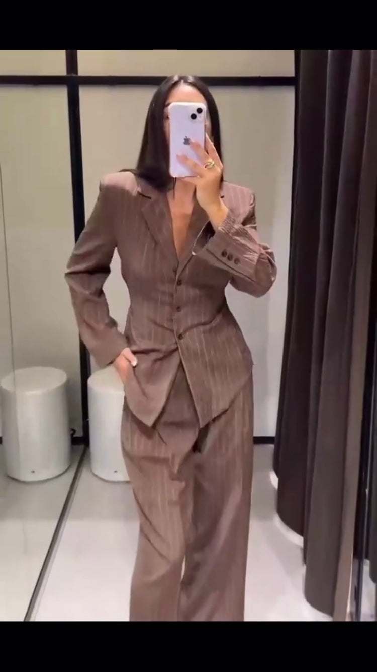 Ensemble Blazer & Pantalon Vintage Marron – Coupe Ajustée, Automne 2025